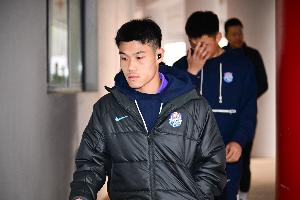 星空体育APP下载-记者：石炎无法自己行走、杨帆瘸着凑合能走，明日将做细致检查